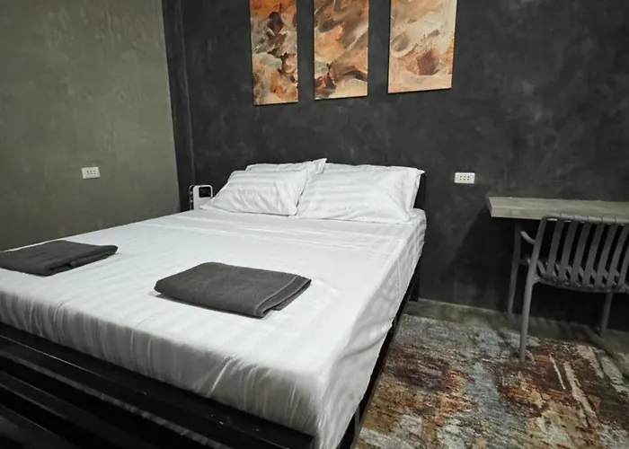 Greyhouse Queen Bed ホテル