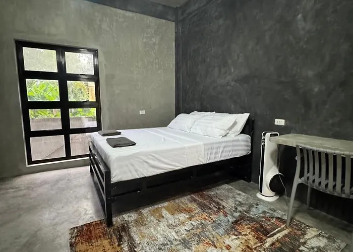ホテル Greyhouse Queen Bed *